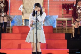 Shani yang menangis setelah gagal memuncaki Pemilu JKT48 tahun ini. - Jawa Pos