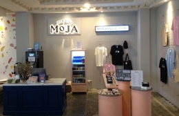 MoJa Art & Space juga menjual merchandise untuk pengunjung (Dokumentasi Pribadi)