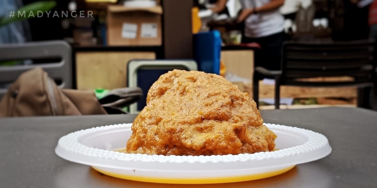 Ayam kare, lauk Lontong Goblok. (Foto @bozzmadyang @madyanger)