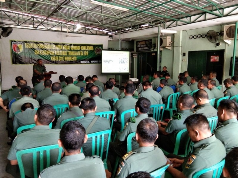 Suasana Kegiatan Pembinaan Kesiapan Aparat Komando Kewilayahan Dan Kemampuan Teritorial Triwulan IV TA. 2018 di Makodim 0815 (dokpri)