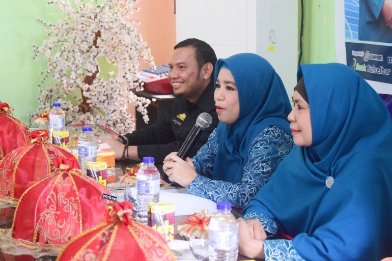 Sri Dewi Yanti (tengah) beri sambutan sekaligus membuka lomba (22/11/2018).