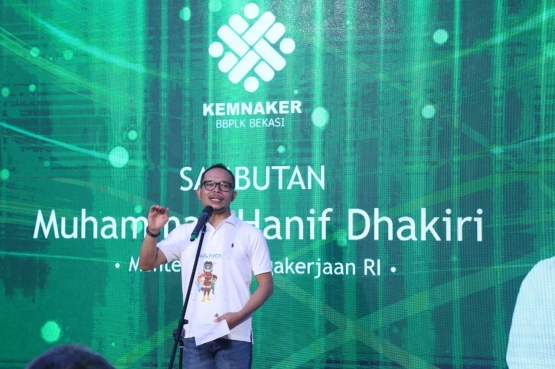 Menteri Ketenagakerjaan Hanif Dhakiri saat menyampaikan sambutan dalam peluncuran creative room di BBPLK Bekasi (16/11/18) (dok. Humas Kemnaker)