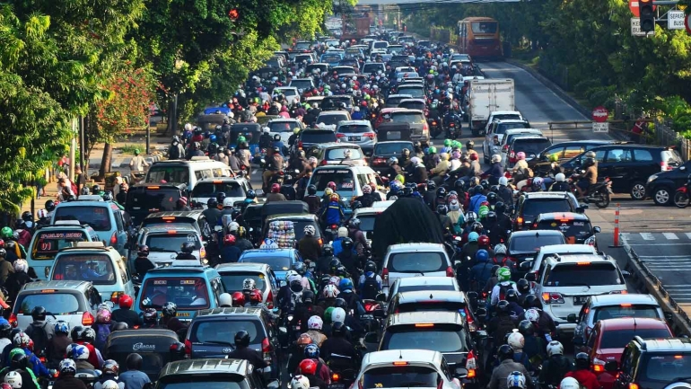 Kemacetan di Jakarta (Sumber: viva.co.id)