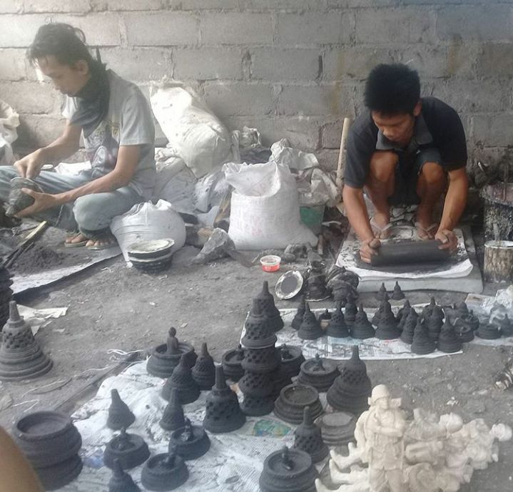 Dokumentasi Instagram @adifasouvenir06, Proses Pembuatan Batu Cetak.