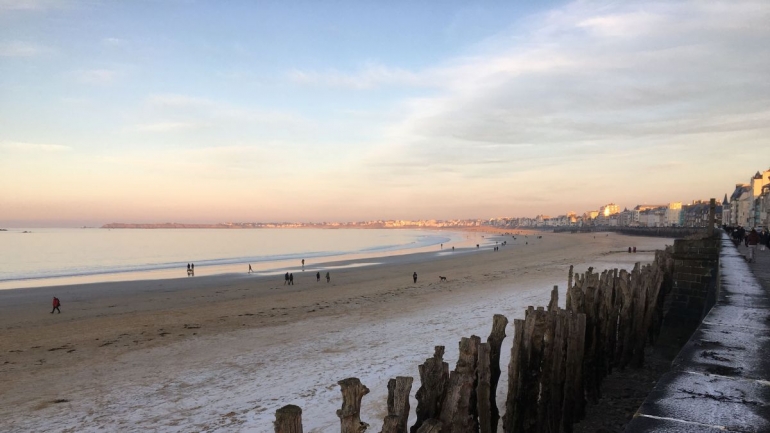 Pantai Sillon di musim dingin (foto : france3-regions.francetvinfo.fr)