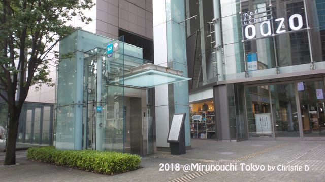 Dokumentasi pribadi: Bangunan kecil seperti gazebo di foto ini, merupakan bangunan lift dari Stasiun Marunouchi, dan dikelilingi bangunan2 pencakar langin Chiyoda Tokyo