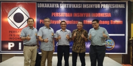 Bersama Dr. Ir. Priyono Eko Sanyoto, DEA (2 dari Kiri) dan Ir. Ngadiyanto, ST.SE. IPM (4 dari kiri)Dokumentasi pribadi 