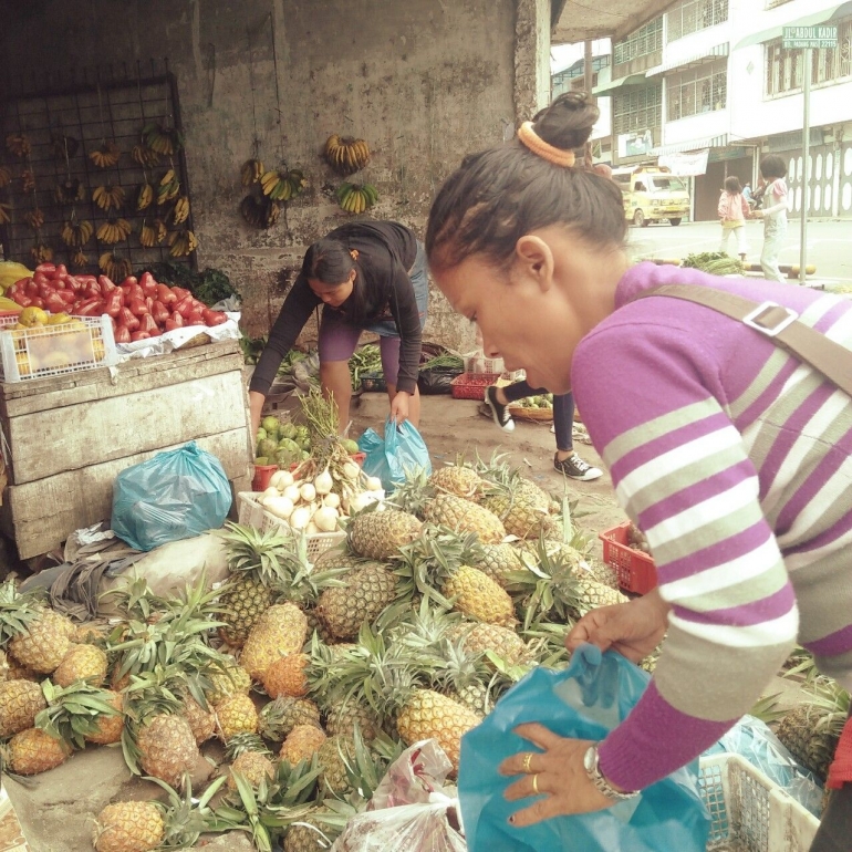 Penjual Buah di Pusat Pasar Kabanjahe (dokpri)