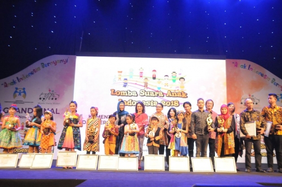 Deskripsi : Para Pemenang Lomba Suara ANak Indonesia 2018 I Sumber Foto : Lotus