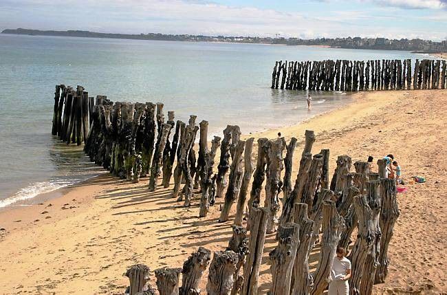 Pemecah ombak di Pantai Sillon (foto : saint-malo.maville.com)