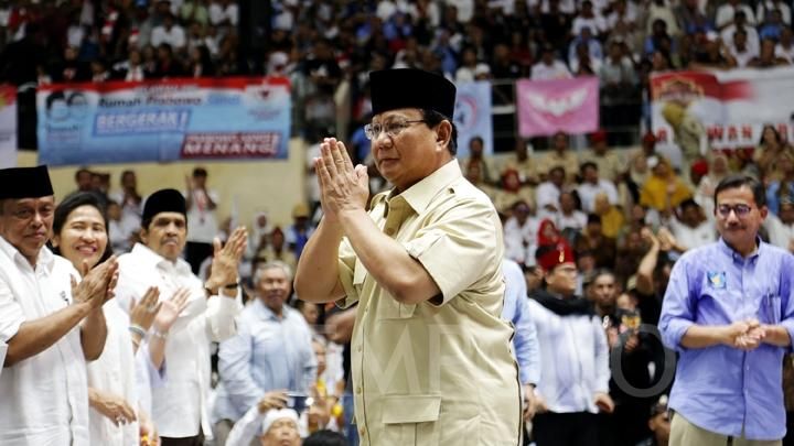 Keterangan foto: Prabowo dalam jumoa relawan (sumber: Tempo.co.id)