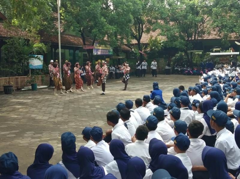 Pementasan Seni dan Teatrikal Oleh Para Siswa SMPN 2 Kutorejo (dokpri)