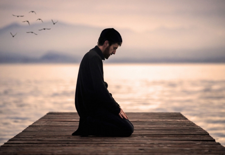 Ilustrasi, mengatasi rindu dengan berdoa. Foto | islam.com