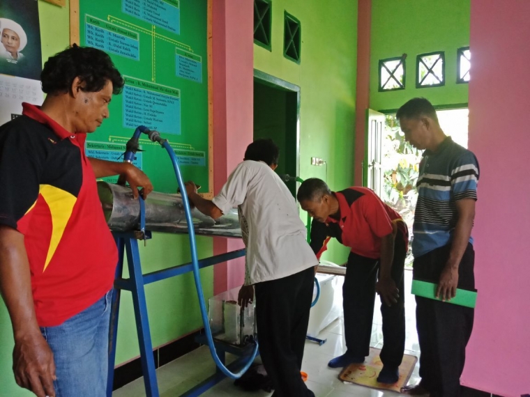 Ket: Kegiatan Penyulingan Minyak Serai Wangi|Dokumentasi pribadi