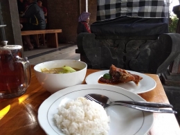 Gurihnya ikan dan sup ikan yang pedas asam di Warung Mak Beng/dokpri
