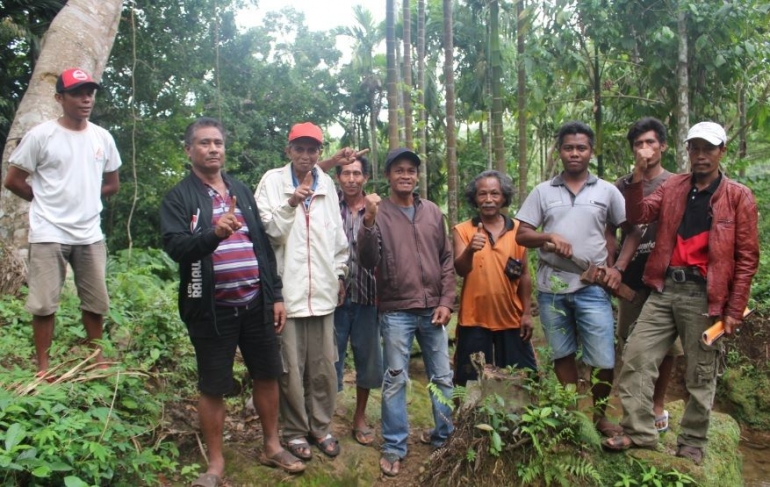 Mantan Kepala Desa Mahaniwa ikut Berpartisipasi dalam Pembuatan Bendungan (Dokumentasi Pribadi)