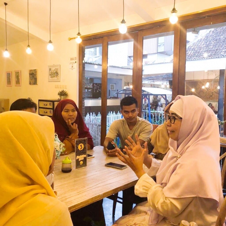 Linda Afriani Berdiskusi dengan Beberapa Pengusaha UMKM Yogyakarta