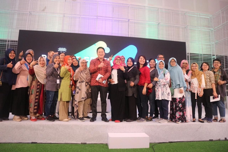 Wakil alumni Coding Mum bersama pak Triawan Munaf di Bekraf Festival/Dokpri