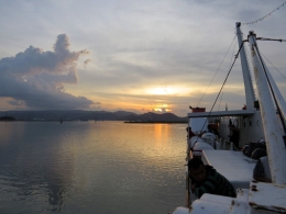 Matahari sudah hampir tenggelam ketika kapal feri merapat di Pelabuhan Lembar, Lombok