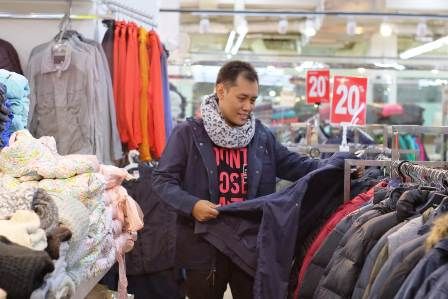 belanja di outlet lebih leluasa memilih