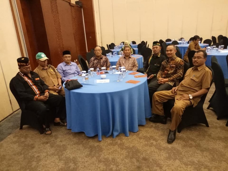 sumber foto : Para penerima Anugrah Adhi Karya Pangan dari Gayo bersama Kadis Pangan Aceh Tengah Doc. FMT