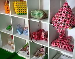Deskripsi : Kreasi Rumah Inspirasi Subang dari sampah plastik I Sumber Foto : dokpri