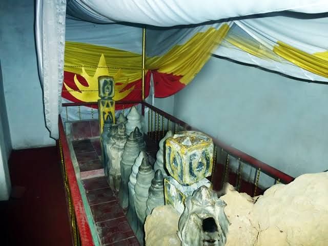 Makam Keramat Kerajaan Tulang Bawang, Berada Di Tiyuh Pagar Dewa