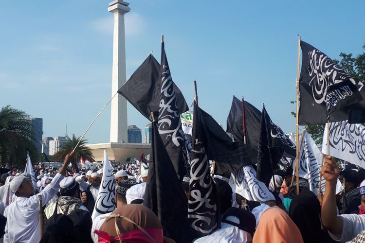 Massa Reuni 212 di Monumen Nasional, Jakarta Pusat, Minggu (2/12/2018). Foto: kompas.com 