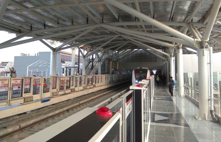 Stasiun & Kereta Ringan LRT Jakarta yang akan dioperasikan. (Foto : Amad S)