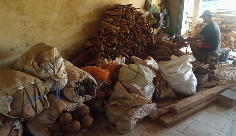Kreasi Limbah Kelapa yang Menghidupi dari Purbalingga  Kreasi Limbah Kelapa yang Menghidupi dari Purbalingga