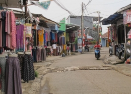Komplek pertokoan pakaian di Bulak Timur (Dokumentasi pribadi)
