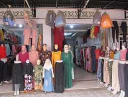 Salah satu toko pakaian di Bulak Timur (Dokumen pribadi)