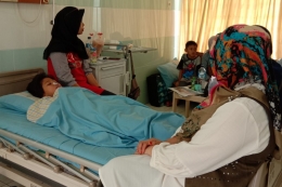 NP - warga Jafri Zam Zam yang berusia 11 tahun, menderita virus Demam Berdarah Dengue (DBD) saat menjalani perawatan. (Dokpri)