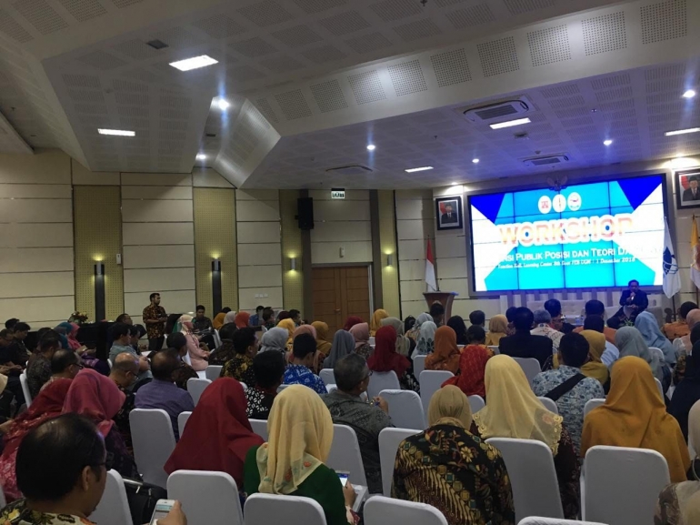 Para Peserta Workshop Antusias Mendengarkan Materi di Sesi I