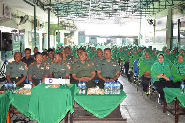 Suasana Jam Komandan -- Pertemuan Persit KCK Cabang XXX Kodim 0815 Mojokerto