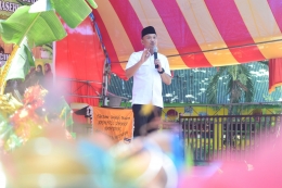 Ilham Azikin sampaikan sambutan pada peringatan Maulid Nabi Muhammad SAW di SDR 5 Lembang Cina (05/12/2018).