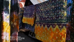 Warna-warni kain jumputan Palembang