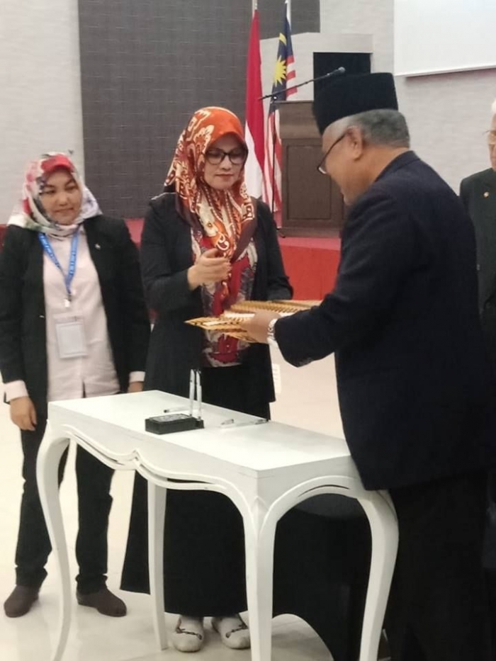 MOU kerja sama UMKM Veni Bumbu dengan Pemerintah Malaysia (Veni Andriana : Tengah / dok. Veni).