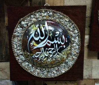 Filosofi Di Balik Indahnya Aura Kaligrafi Cobek Karya Santri Filosofi Di Balik Indahnya Aura Kaligrafi Cobek Karya Santri