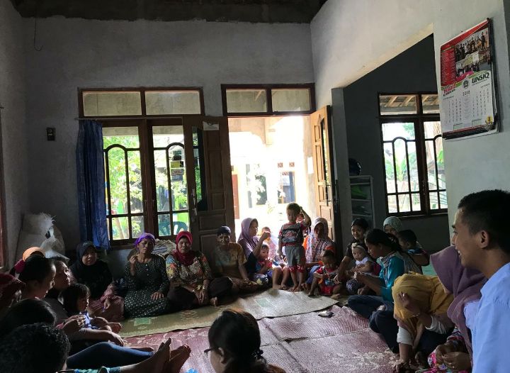 Kegiatan Sosialisasi Bunga Plastik (Dokumentasi Pribadi