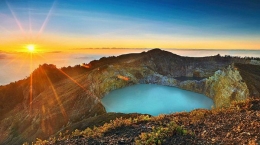 Panorama danau triwarna Kelimutu, Ende, Flores, NTT/gambar dari tribunnews.com