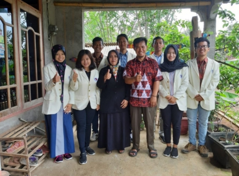 Mahasiswa KKN tim Dusun Gadingan (dokumen pribadi)
