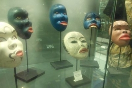 Koleksi topeng di Museum D'Topeng yang sekarang menjadi Indonesian Heritage Museum (dokpri)