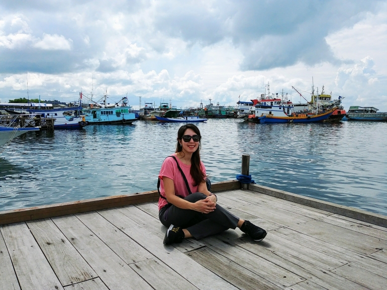 Penulis di Pelabuhan Perikanan, Sorong-Papua Barat. Sumber: Dok. Pribadi