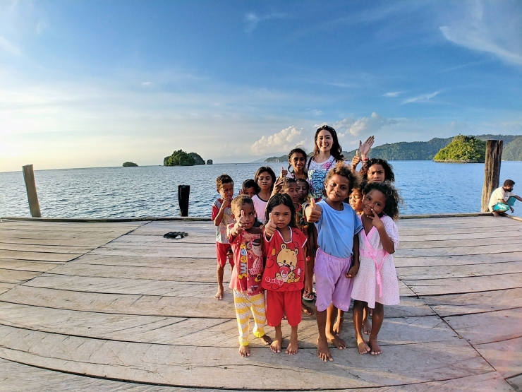 Penulis Bersama Anak-Anak Selpele yang Penuh Semangat. Sumber: Dok. Pribadi