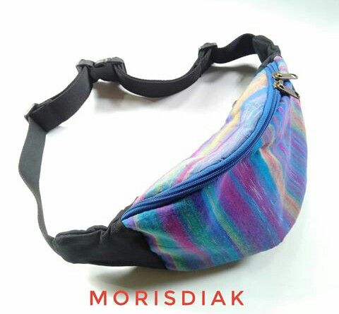Waistbag terbuat dari tenun Jepara, Jawa Tengah. Dok: Morisdiak