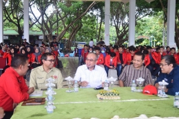 Wabup Bantaeng (tengah) menerima mahasiswa Unhas untuk KKN di Bantaeng (08/12/2018).