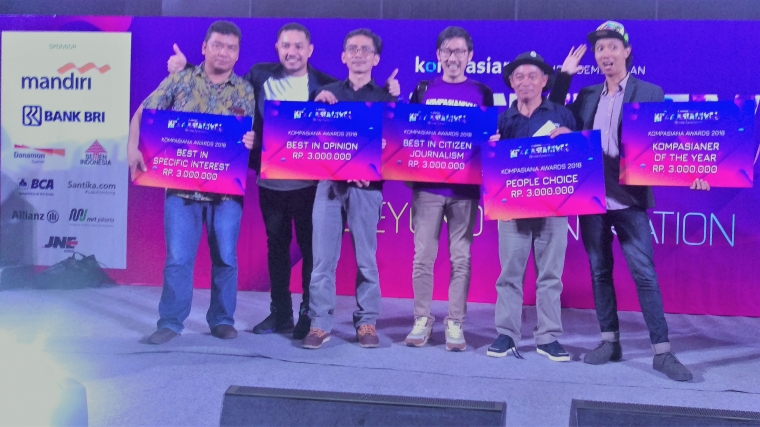 Pemenang Kompasianival (ki-ka) Pak Posma, Mas Dery, Mas Krishna, Mas Nurulloh, Pak Ukik, Saya - Dokumentasi Pribadi