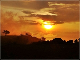 Alhamdulillah. Bidikan sunset Mantar di kamera HP saya. Dokpri