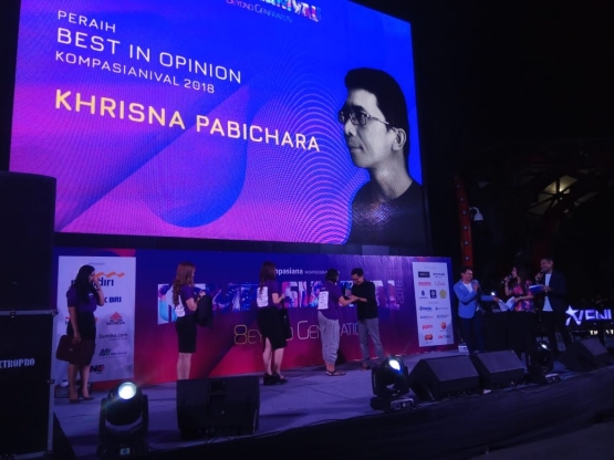 Menerima Anugerah Kompasiana 2018 selaku Penulis Opini Terbaik | Foto: Pringadi Abdi Surya
